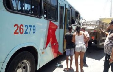 A vítima amamentava no ônibus e percebeu que seria atingida na colisão