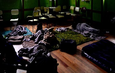 A OCDE divulgou hoje que 52% das pessoas com idades entre 25 e 64 anos não atingiram o nível de formação