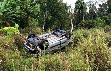 Carro alugado pela Prefeitura de Alcobaça retornava com moradores que faziam tratamento de saúde em Salvador.