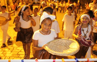 desfile percorreu pelas principais ruas do centro da cidade, e teve como tema ‘África, terra dos nossos ancestrais’.