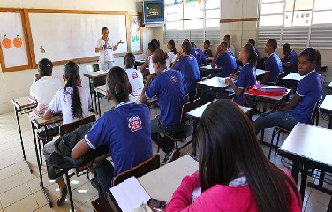 A maioria dos professores tem entre 30 e 39 anos. Mulheres representam quase 70% do corpo docente no país.