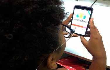A ferramenta oferece informações para auxiliar o usuário a identificar casos de racismo e possibilitará mais agilidade e segurança para o cidadão relatar os casos.
