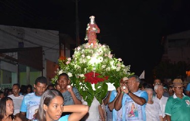 Milhares de fiéis participaram da Procissão em homenagem a Santa Luzia