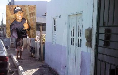 A motivação e a autoria do crime são desconhecidas. 