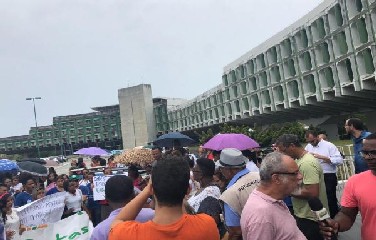 O governador quer que os diretores e vices tenham dedicação exclusiva. 