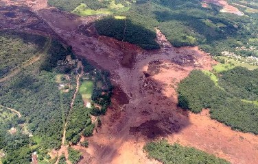 Mineradora Vale confirmou que rejeitos atingiram a área administrativa da companhia e parte da comunidade da Vila Ferteco