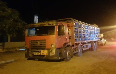 Motorista do caminhão foi conduzido à delegacia para prestar esclarecimentos