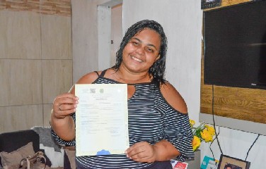 Em novembro do ano passado, Monique procurou o Acorda Cidade e relatou o ocorrido, sendo que na semana passada, ela conseguiu o que mais queria: o registro com seu verdadeiro nome.