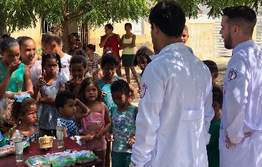 Ítalo dos Santos e Felipe Vitório Araújo, estudantes de odontologia. 