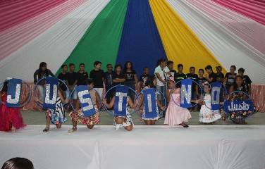 Os estudantes da instituição não mediram esforços para homenagear os escritores luzenses em encontro literário ocorrido no Auditório Lindaura Carneiro Araújo (anexo ao Cenos)