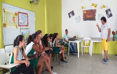 oficina de teatro com o tema: 'Rir é o melhor remédio