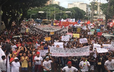 Protesto em Salvador contra bloqueio na verba da educação 