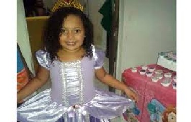 Morte ocorreu no domingo (2), em Juazeiro. Família disse que menina de 8 anos estava brincando perto da geladeira e ao encostar no eletrodoméstico tomou o choque.