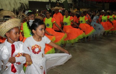 O evento junino contou com apresentações de estudantes da instituição