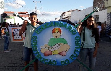 O desfile realizado na última segunda-feira (7), encheu as ruas de cores e alegria. 