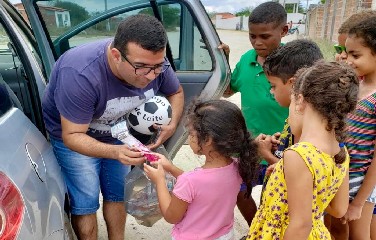 Ação ocorreu em bairros carentes da cidade