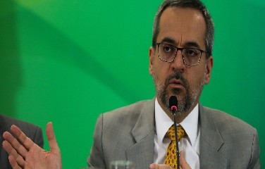 Portaria permite que, até 40% da carga horária total, seja oferecida através da modalidade a distância (EAD), exceto cursos de Medicina