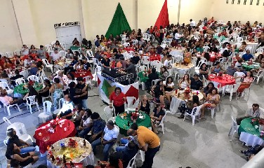 Confraternização de fim de ano reúne filiados da APLB em Santaluz