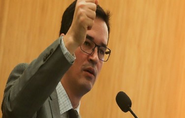 Conteúdo obtido pelo The Intercept e analisado pela Folha aponta que repórteres e editores chegaram a cruzar barreiras éticas em suas relações com a força-tarefa