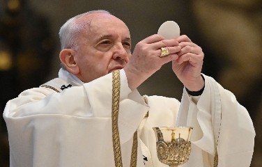 Papa Francisco celebrou missa do Domingo de Páscoa, com as portas da Basílica de São Pedro, no Vaticano, fechadas