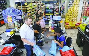 A nova lei visa conter conter o avanço do novo coronavírus e a proteger aqueles que trabalham em áreas essenciais