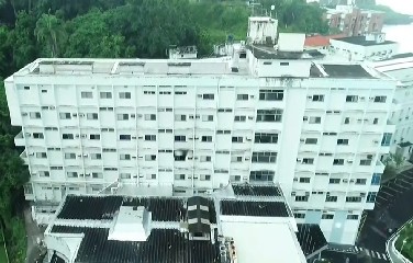 Após colocar fogo em colchão, paciente pulou por uma janela e fraturo perna.