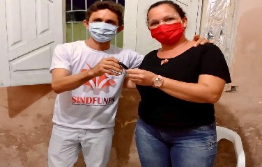 Railda Neves, a direita, foi eleita com 142 votos