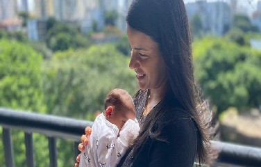 Mãe, que é médica, recebeu as duas doses da vacina Oxford/Astrazeneca