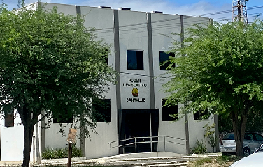 Câmara de Santaluz aprova projeto que obriga casas lotéricas e cartórios instalarem assentos e sistema de senhas