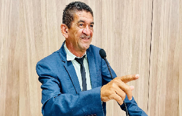 Ele agora completa sua décima eleição consecutiva pelo mesmo partido. 