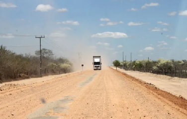 Trabalhos na BA-120 param por ordem do TJ-BA; governo tenta retomar serviço