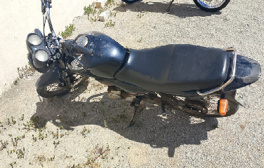 Denúncia de moradores levou policiais a local onde dois homens abandonaram motocicleta e fugiram por área de caatinga