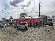 Unidades móveis estão estacionadas em frente ao Centro Administrativo.