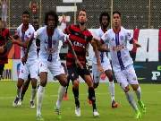 Os gols do Rubro-Negro foram marcados por Neilton, Kanu e Denilson.