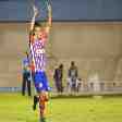 Juninho comemora o único gol da partida