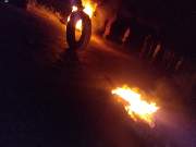 Os manifestantes deixam passar carros e só param carretas e caminhões