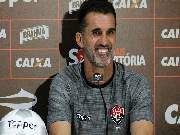 O treinador ficou satisfeito com a exibição da equipe. 