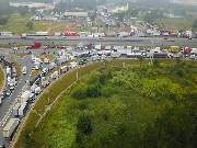 Protesto de caminhoneiros causa congestionamento no km 162 da Presidente Dutra