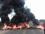 Manifestantes queimaram pneus na BR-116, contra prisão do ex-presidente Lula