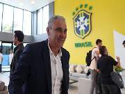 A comissão técnica, comandada pelo treinador Tite, já está na Granja Comary - Direitos reservados
