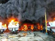 Embarções em chamas na Cidade Baixa