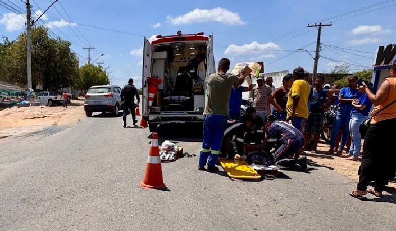 Vítima não usava capacete e foi socorrida pelo Samu; trecho é conhecido por alta movimentação e falta de sinalização