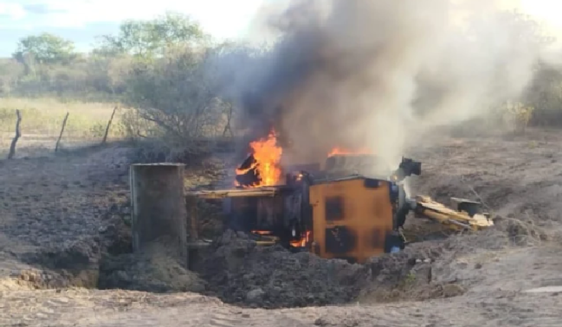 Operador da máquina conseguiu sair a tempo e não sofreu ferimentos.
