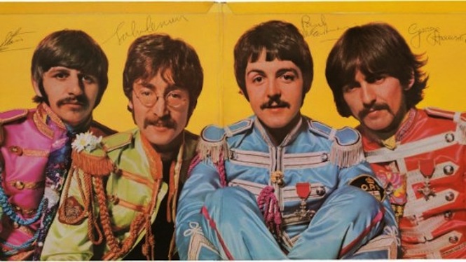 beatles-sgt-pepper-album-sells-for-290500