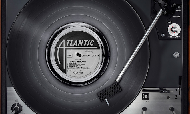german-photographer-creates-6-foot-prints-of-classic-records-on-classic-turntables