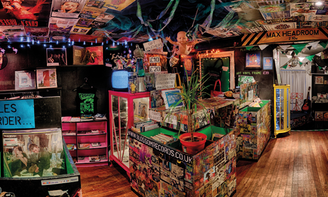 vinyl-destination-uk-record-shop-launches-campaign-to-open-travelling-record-bus
