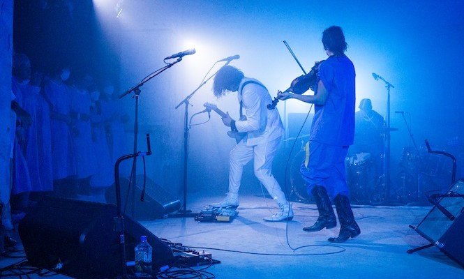 jack-white-reveals-disturbing-footage-from-secret-gig-at-the-vinyl-factorys-180-the-strand