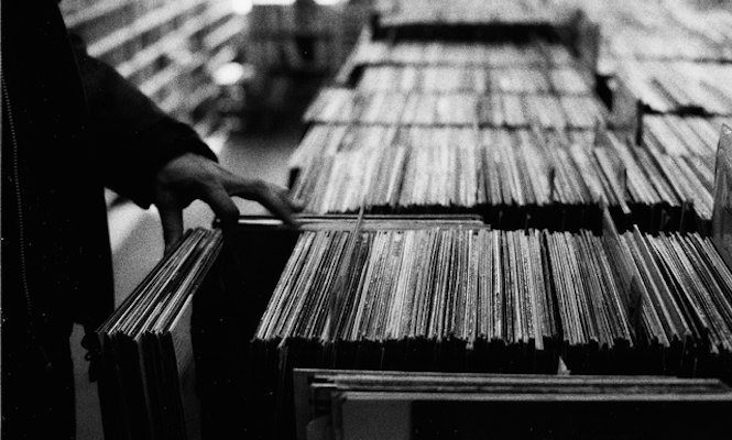 uk-vinyl-album-sales-set-for-another-record-breaking-year
