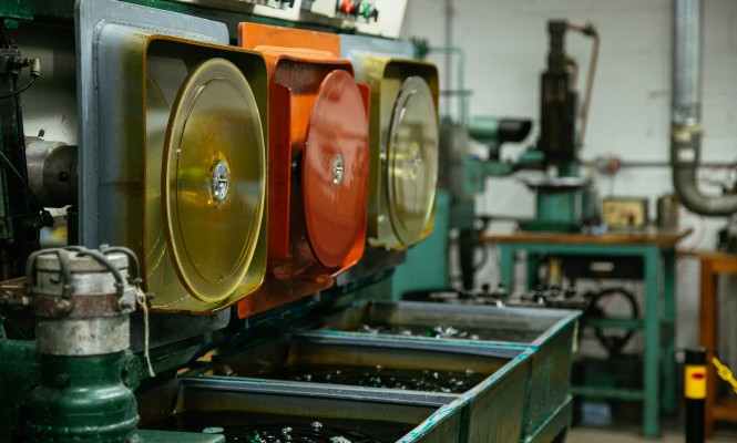 injected-moulded-vinyl-manufacturing-technology