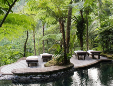 Ceremonia de purificación en Kedara Water Garden